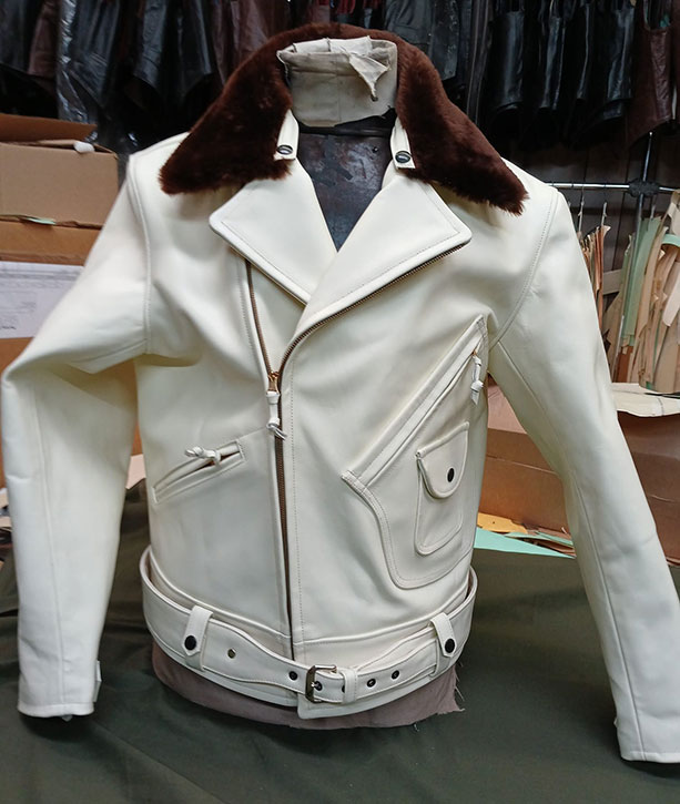 TROJAN CREAM HORSEHIDE